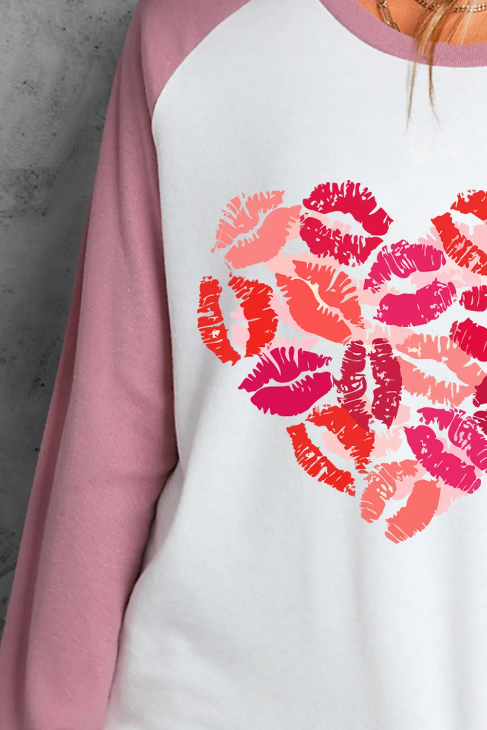 Lip Graphic Round Neck Long Sleeve T-Shirt – Trendsi | ClozArt