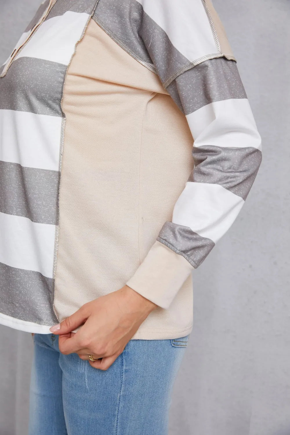 Striped Exposed Seam Buttoned T-Shirt – Trendsi | ClozArt