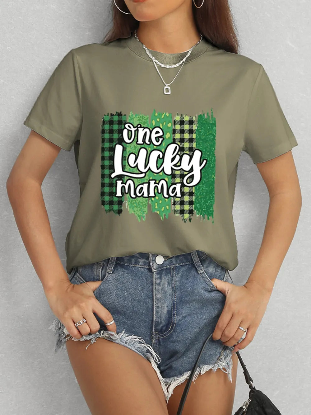 ONE LUCKY MAMA Round Neck T-Shirt – Trendsi | ClozArt