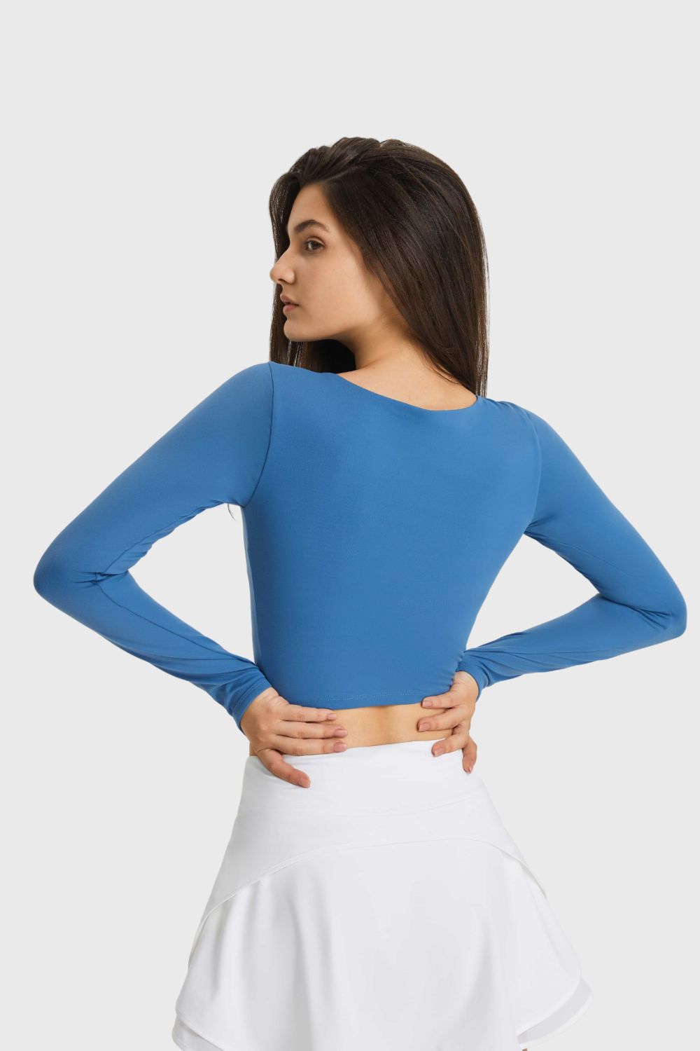 Millennia Cutout Long Sleeve Cropped Sports Top – Trendsi | ClozArt