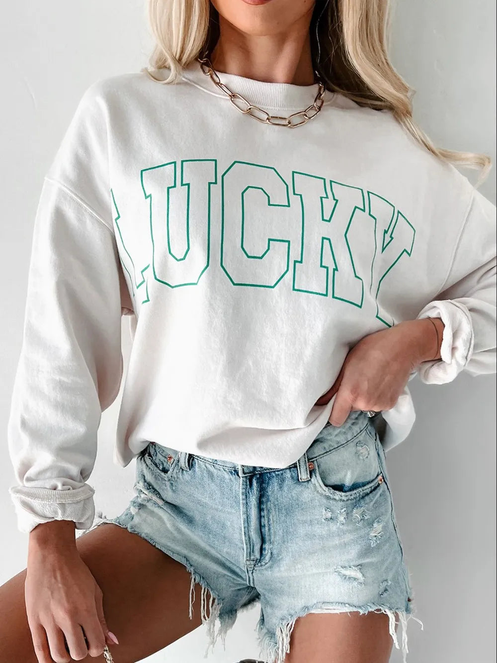 LUCKY Graphic Round Neck Long Sleeve Sweatshirt – Trendsi | ClozArt