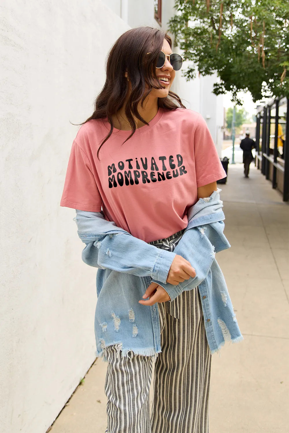 Simply Love Full Size MOTIVATED MOMPRENEUR Short Sleeve T-Shirt – Trendsi | ClozArt