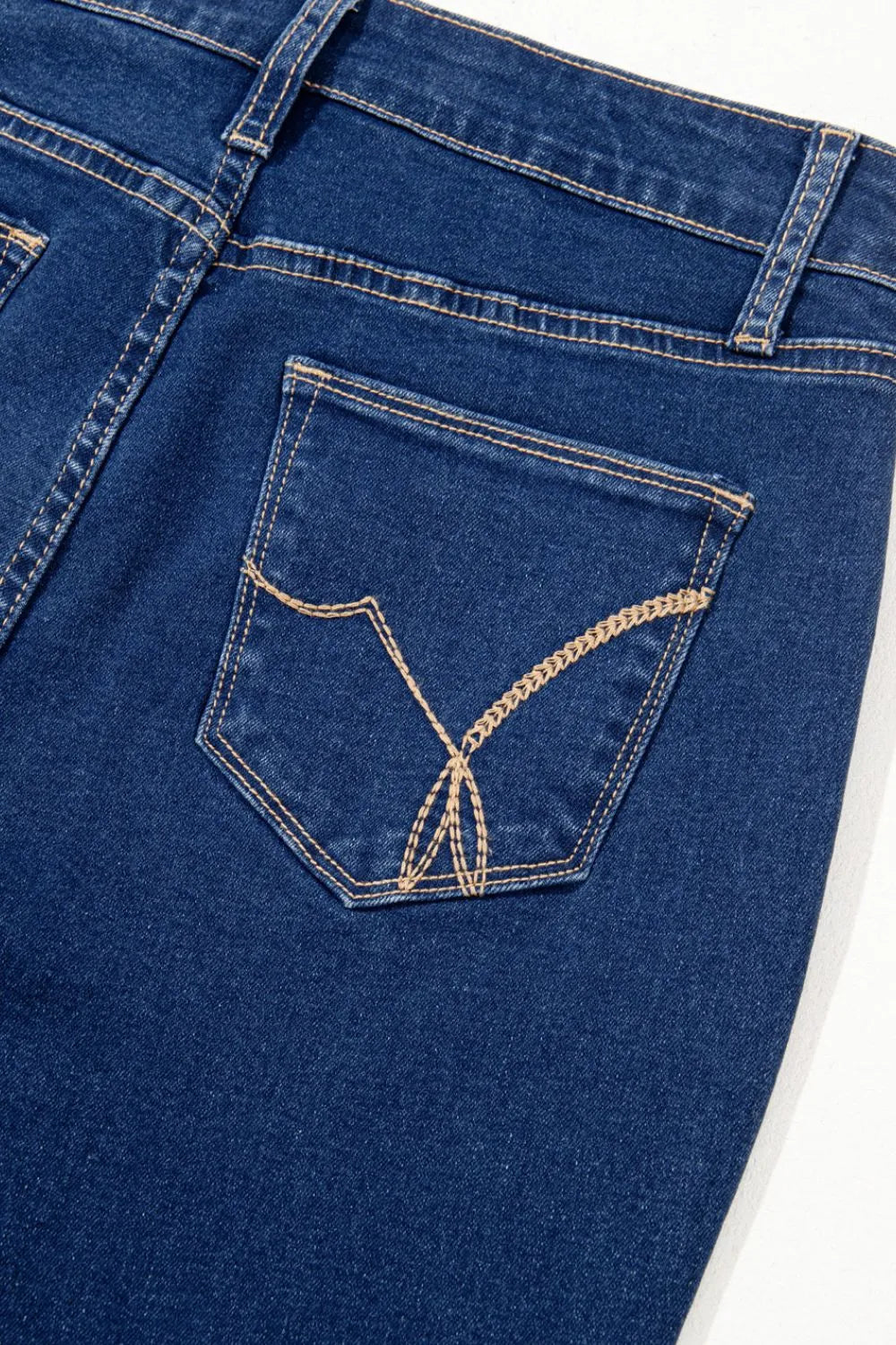Center Seam Deep Wash Straight Jeans – Trendsi | ClozArt