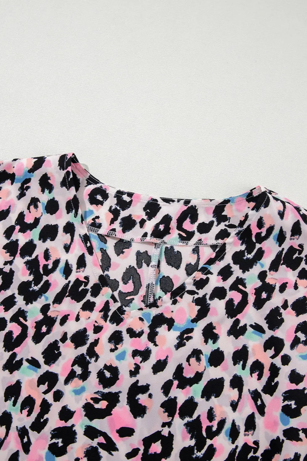 Leopard V-Neck T-Shirt – Trendsi | ClozArt