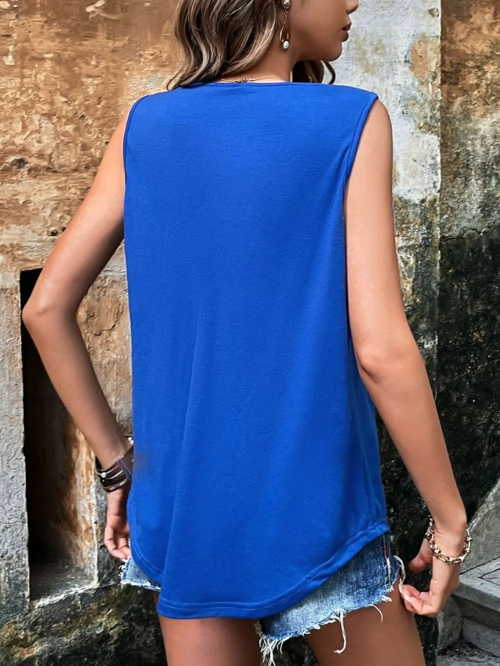 Button Detail Round Neck Tank – Trendsi | ClozArt