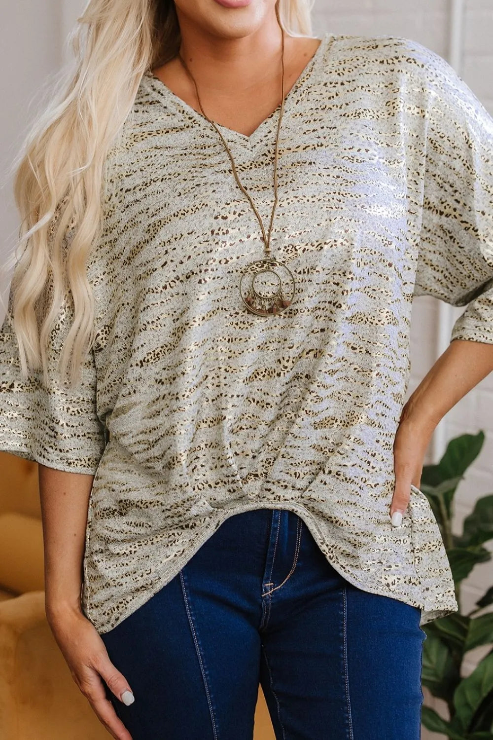 Leopard Print Half Sleeve V Neck Loose Fit T Shirt – Trendsi | ClozArt
