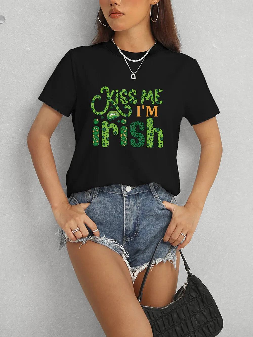 KISS ME I'M IRISH Round Neck T-Shirt – Trendsi | ClozArt