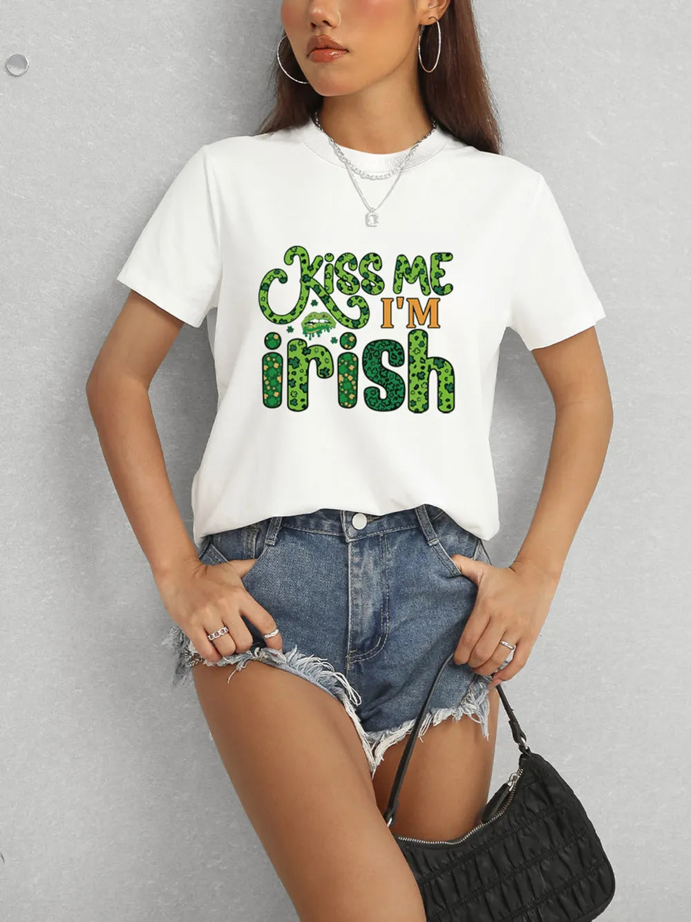 KISS ME I'M IRISH Round Neck T-Shirt – Trendsi | ClozArt