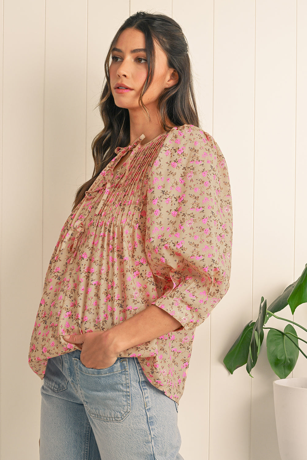 Light French Beige Ditsy Floral Print Bow Front Puff Sleeve Blouse – Shewin | ClozArt