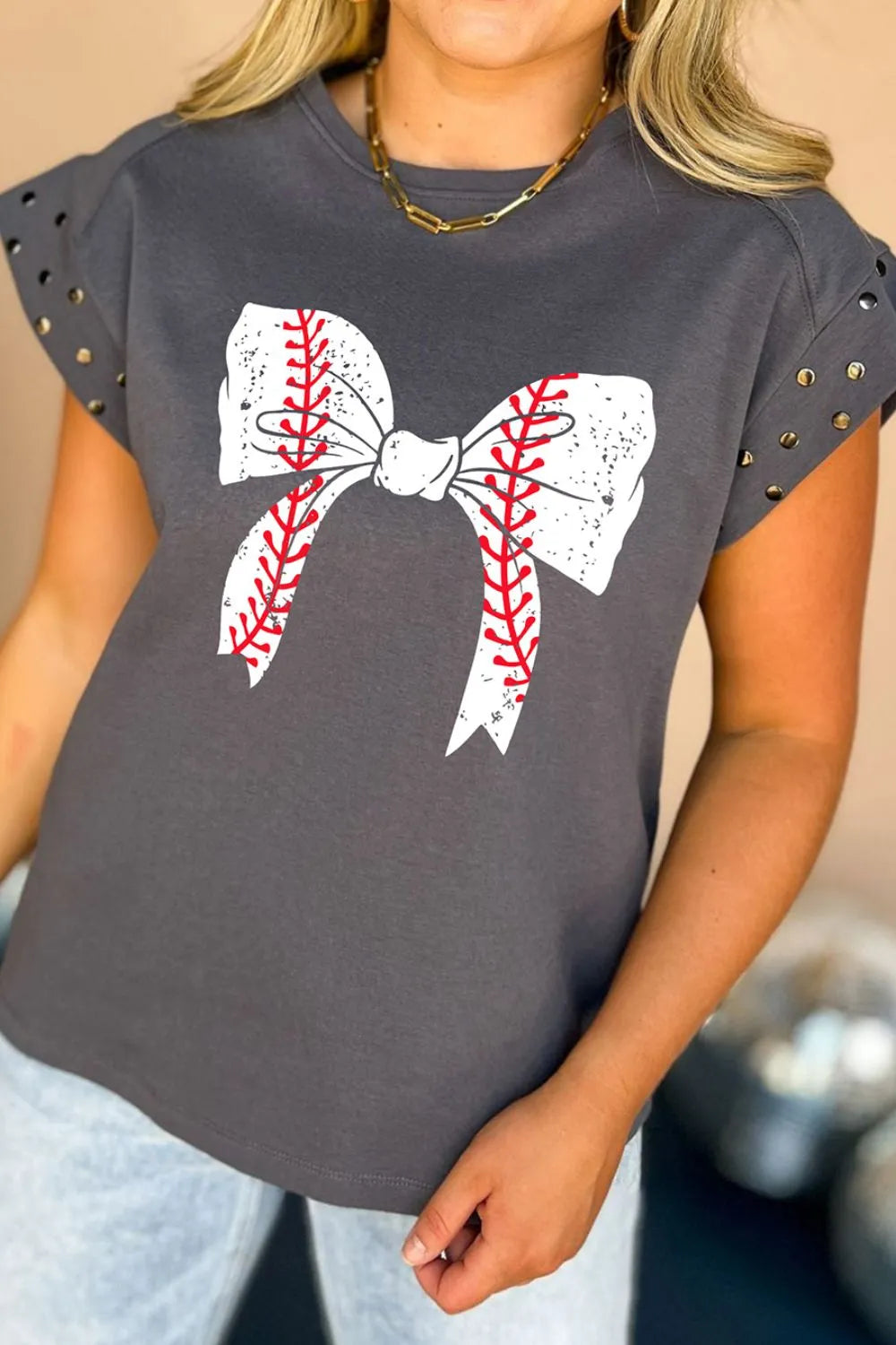 Studded Bow Graphic Round Neck Cap Sleeve T-Shirt – Trendsi | ClozArt