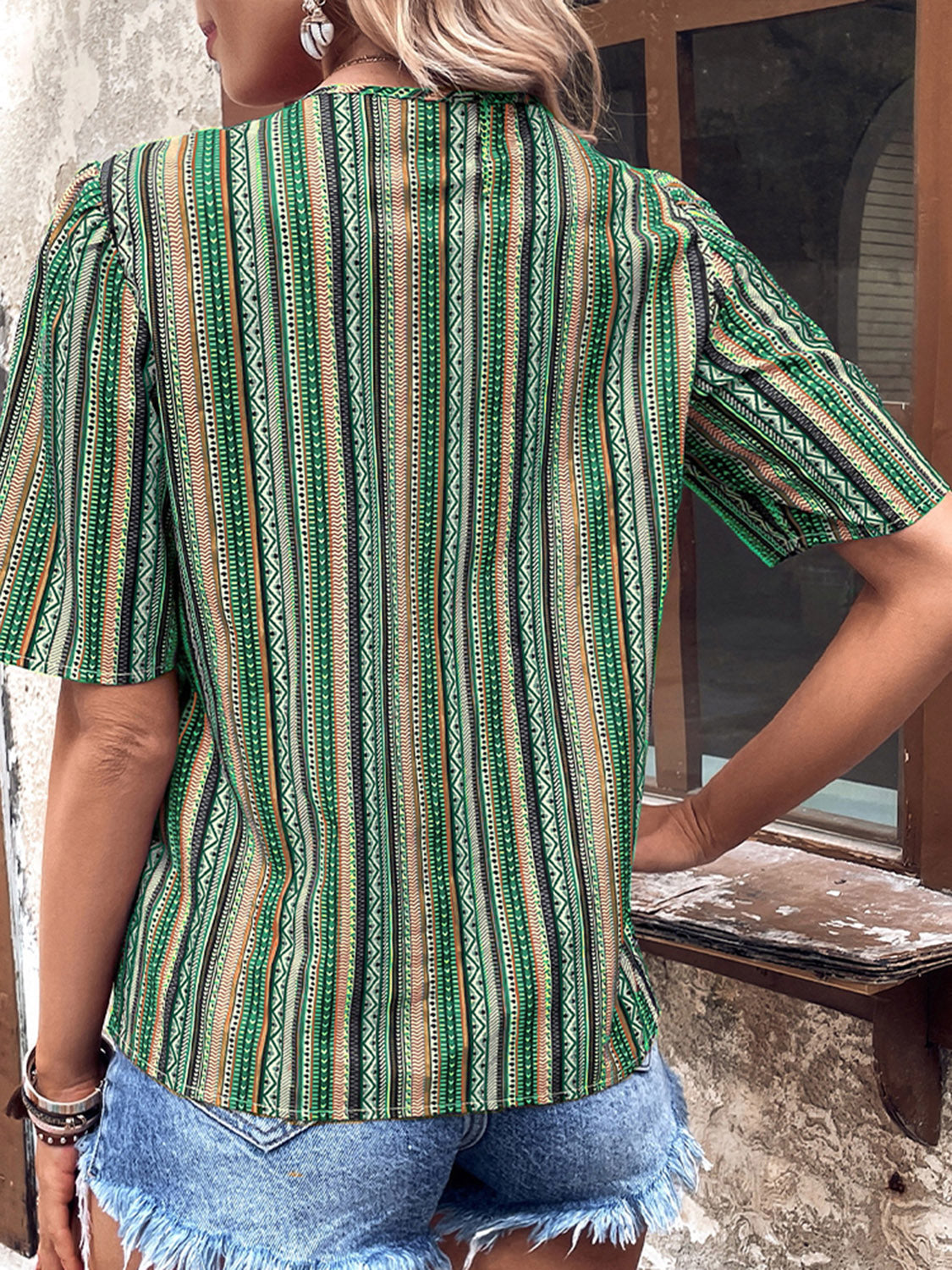 Shiny Printed V-Neck Button-Up Short Sleeve Top – Trendsi | ClozArt