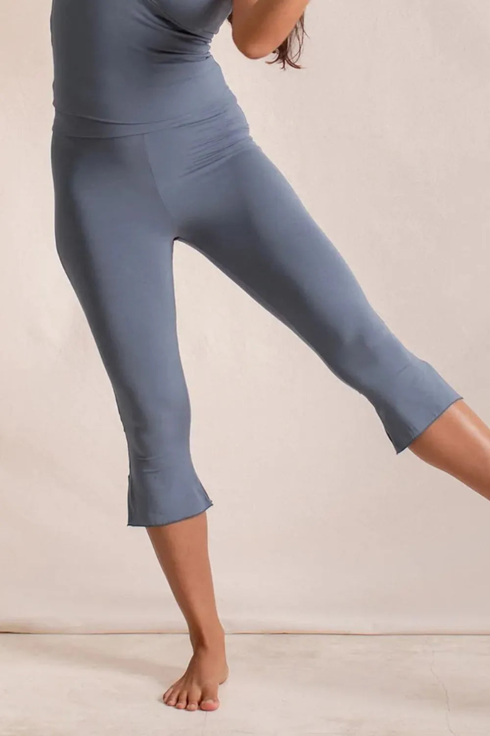 Side Slit Capris Leggings – Trendsi | ClozArt