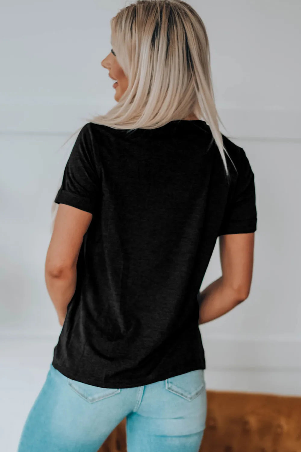 Bow & Boot Graphic Round Neck Short Sleeve T-Shirt – Trendsi | ClozArt