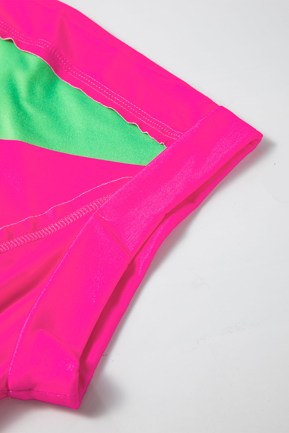 Green & Rosy Colorblock Exposed Seam Tee – Shewin | ClozArt