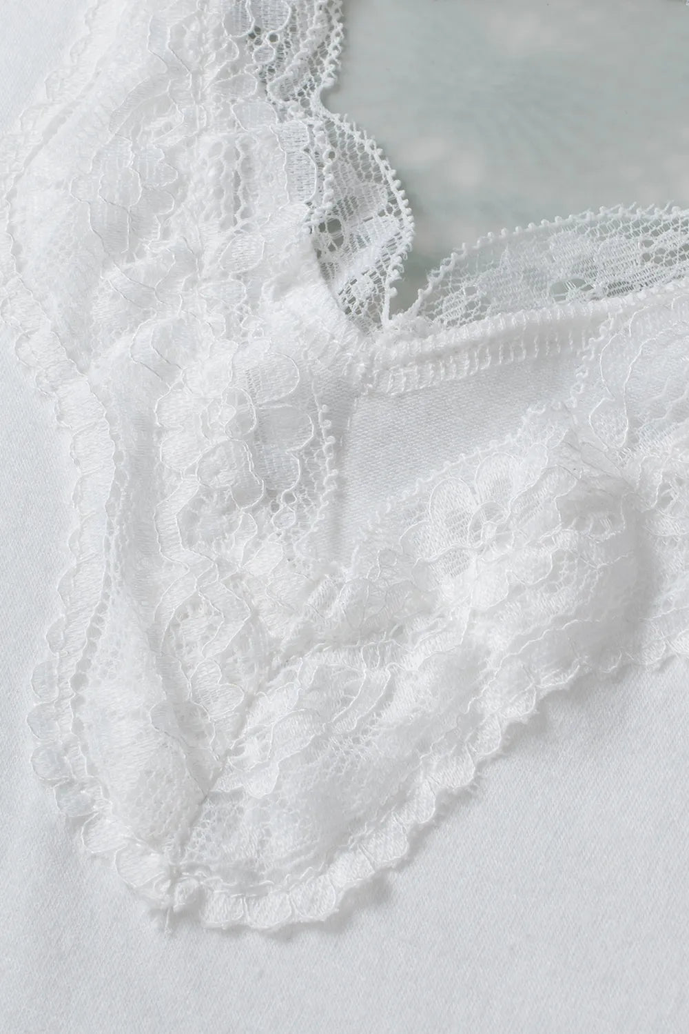 Lace Detail V-Neck Tank – Trendsi | ClozArt