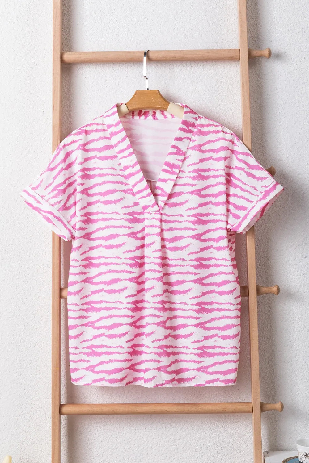 Printed V-Neck Short Sleeve T-Shirt – Trendsi | ClozArt