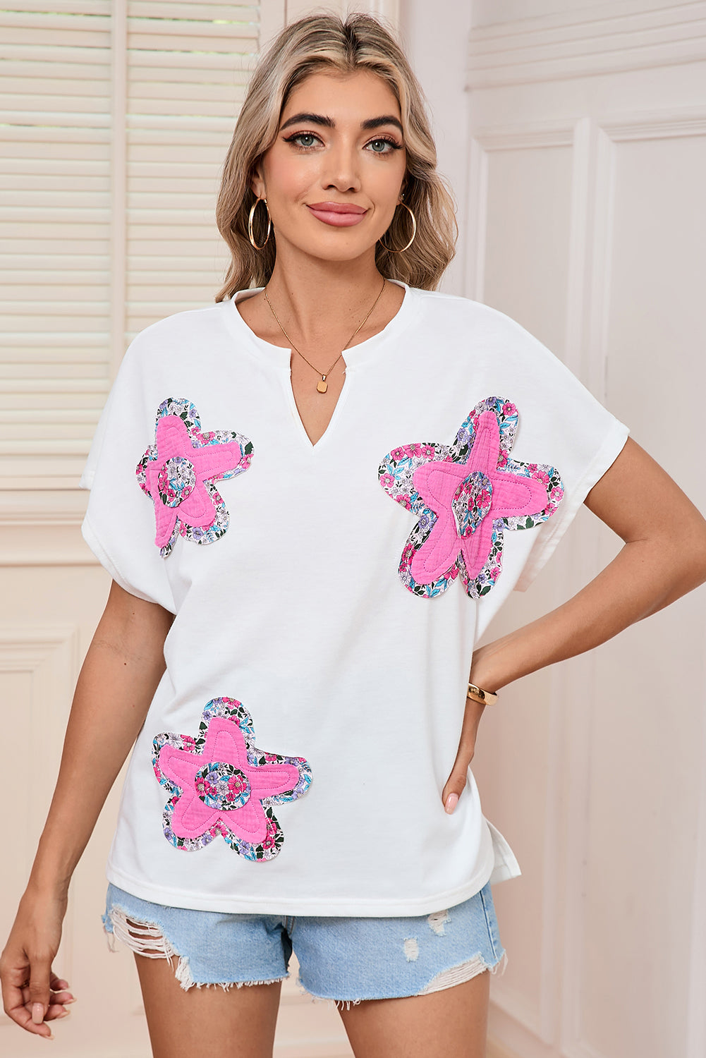 White Cute Floral Patch V-Neck Short Sleeve T-Shirt – Shewin | ClozArt