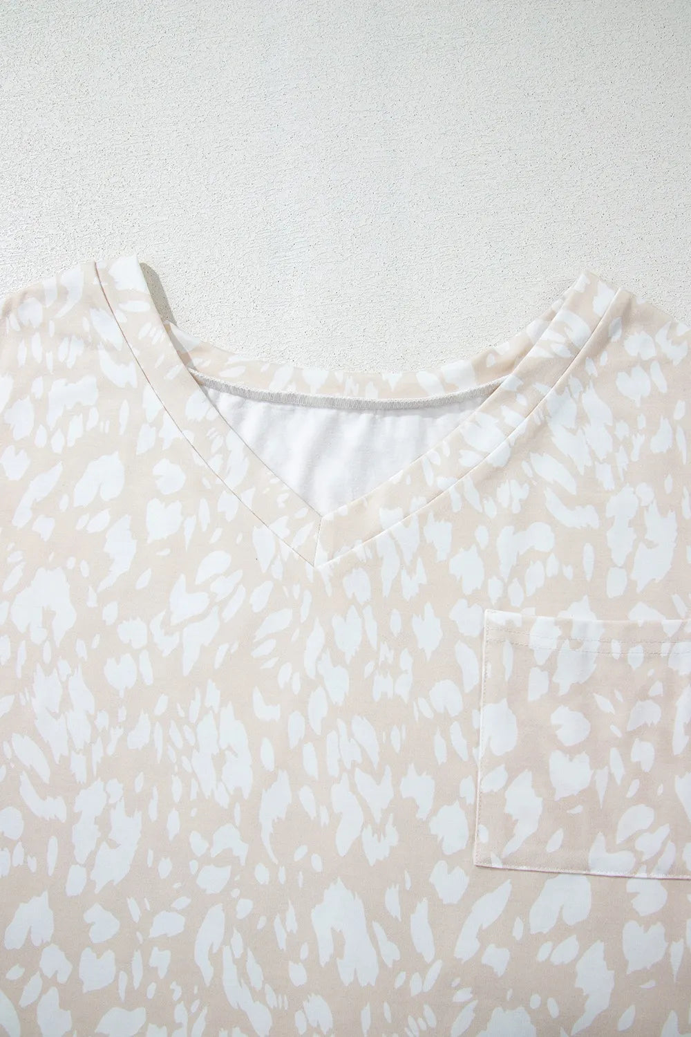 Leopard Print V Neck Side Slit Loose Fit T Shirt – Trendsi | ClozArt