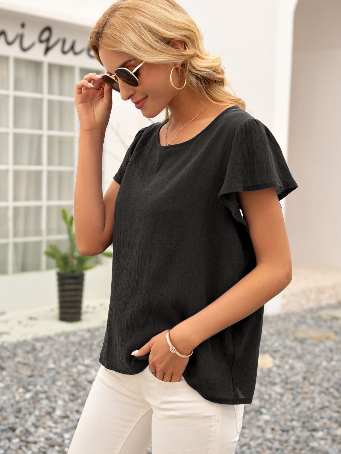 Ivy Lane Round Neck Cutout Tie Back Top – Trendsi | ClozArt