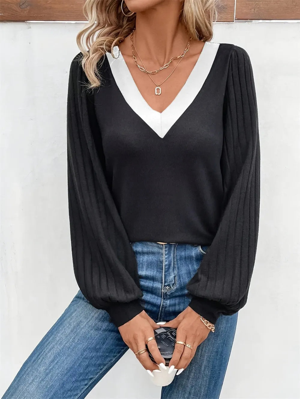 Contrast V-Neck Long Sleeve T-Shirt – Trendsi | ClozArt