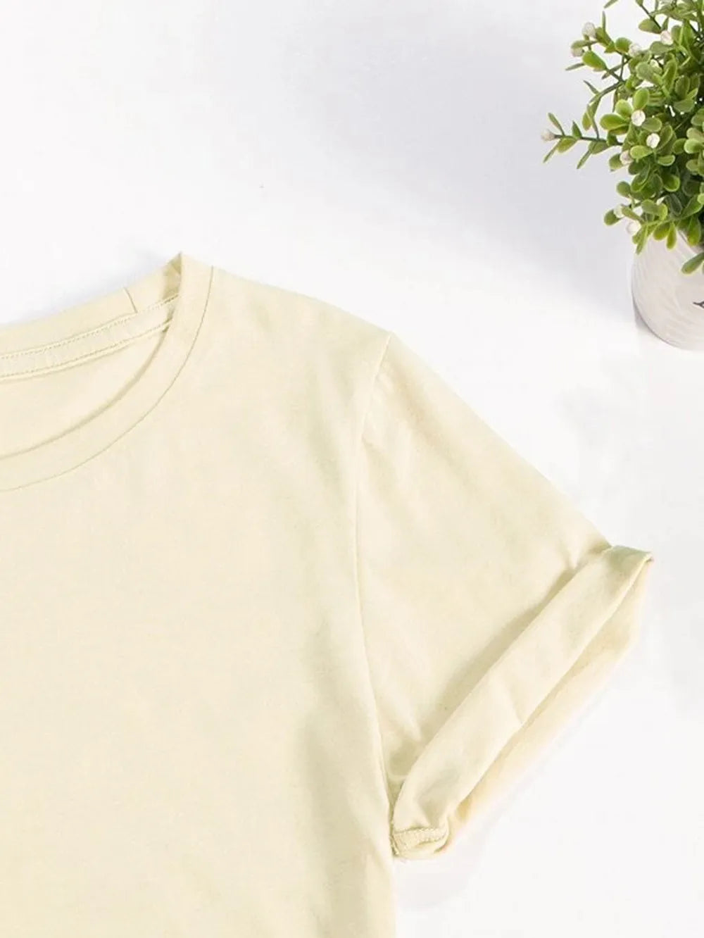 Graphic Round Neck Short Sleeve T-Shirt – Trendsi | ClozArt