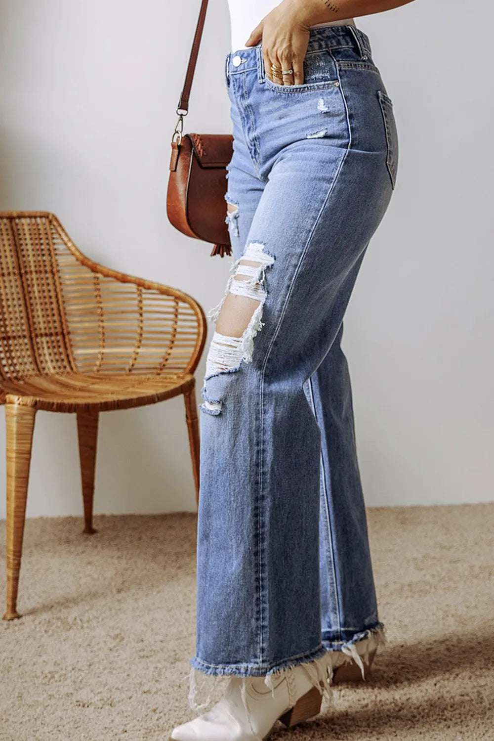 Distressed Straight Leg Jeans with Pockets – Trendsi | ClozArt