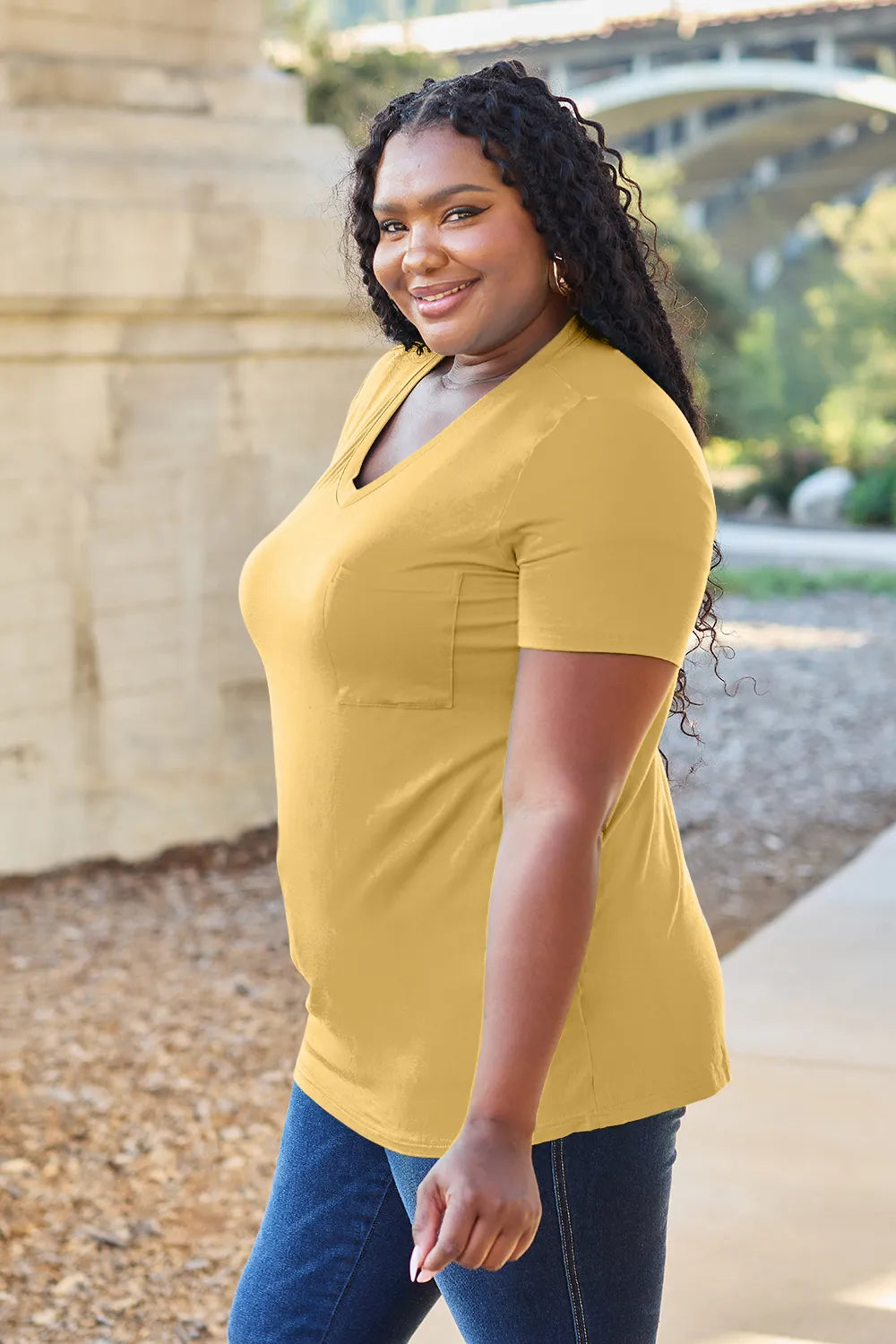 Basic Bae Bamboo Full Size V-Neck Short Sleeve T-Shirt – Trendsi | ClozArt