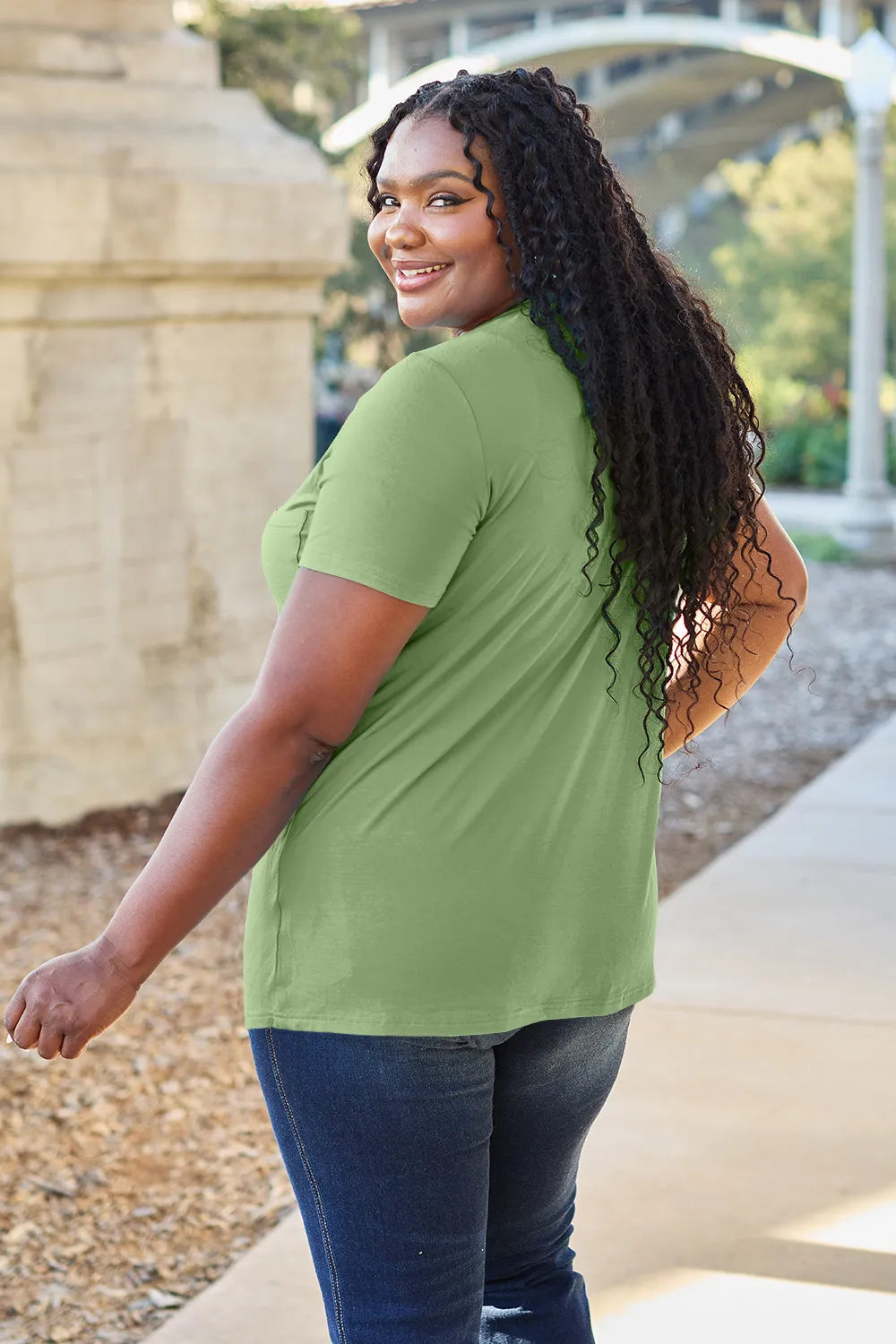 Basic Bae Bamboo Full Size V-Neck Short Sleeve T-Shirt – Trendsi | ClozArt