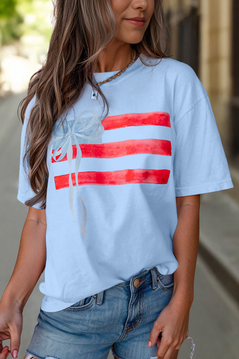 White Flag Bow Graphic Crewneck Tee – Shewin | ClozArt