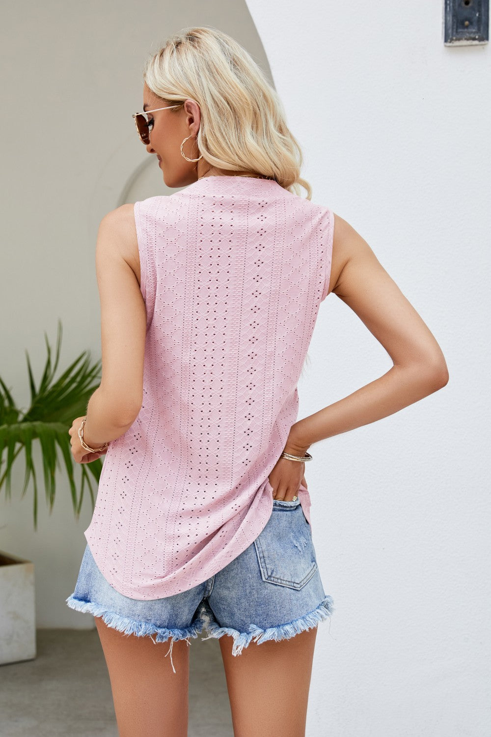 Notched Neck Curved Hem Eyelet Tank – Trendsi | ClozArt