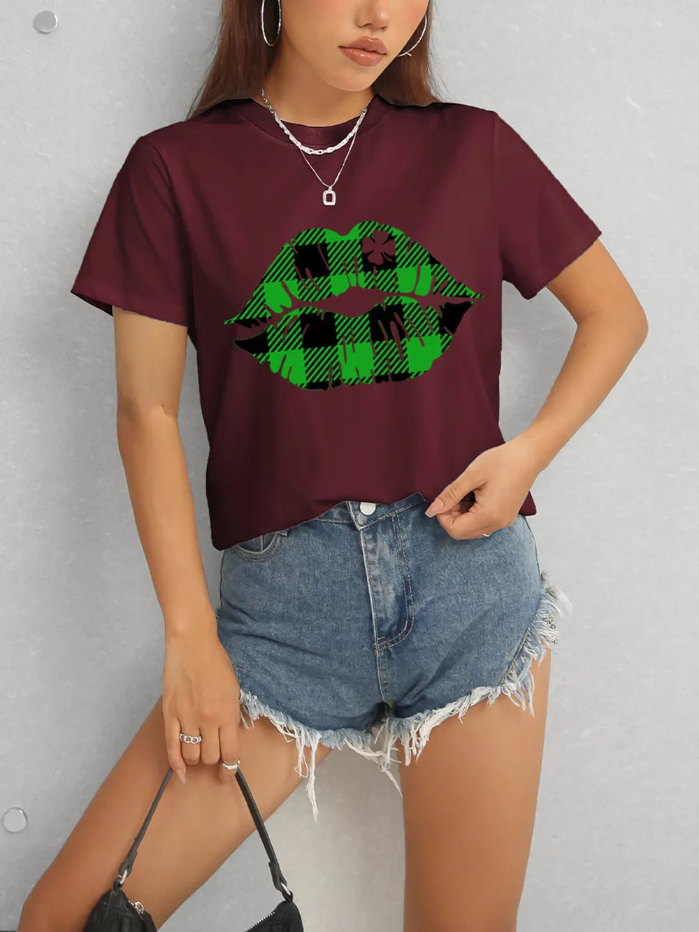Plaid Lip Graphic Round Neck T-Shirt – Trendsi | ClozArt