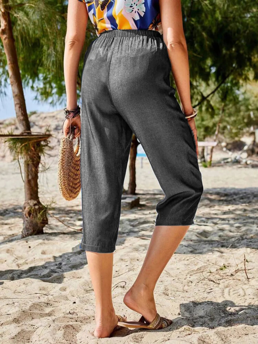 Pocketed Elastic Waist Capris – Trendsi | ClozArt