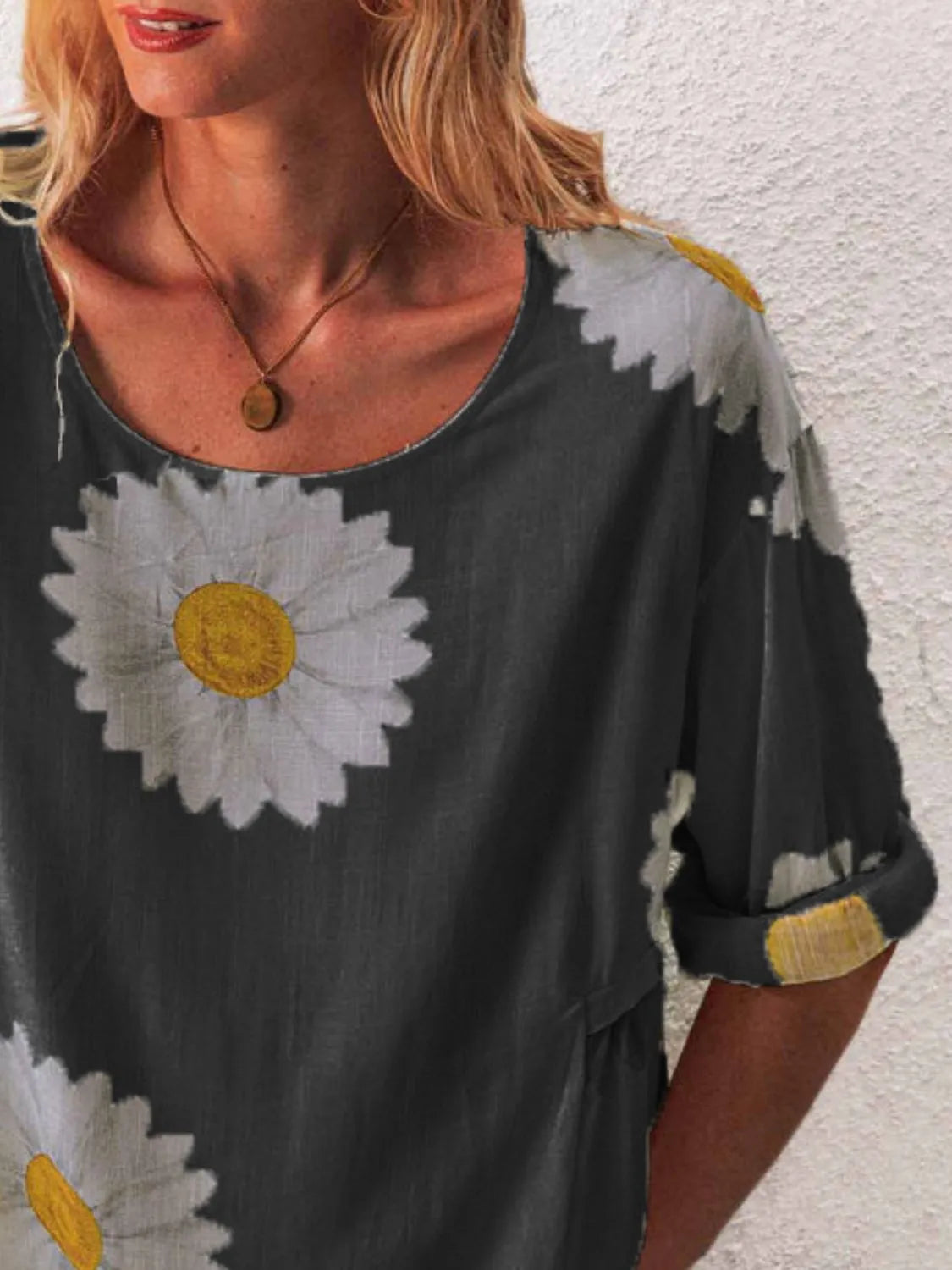 Full Size Flower Round Neck Half Sleeve T-Shirt Plus Size – Trendsi | ClozArt