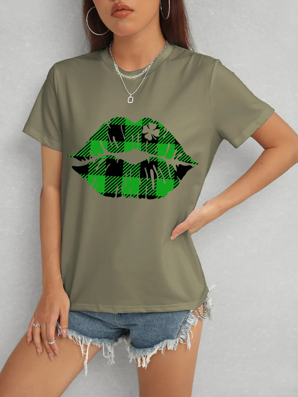 Plaid Lip Graphic Round Neck T-Shirt – Trendsi | ClozArt