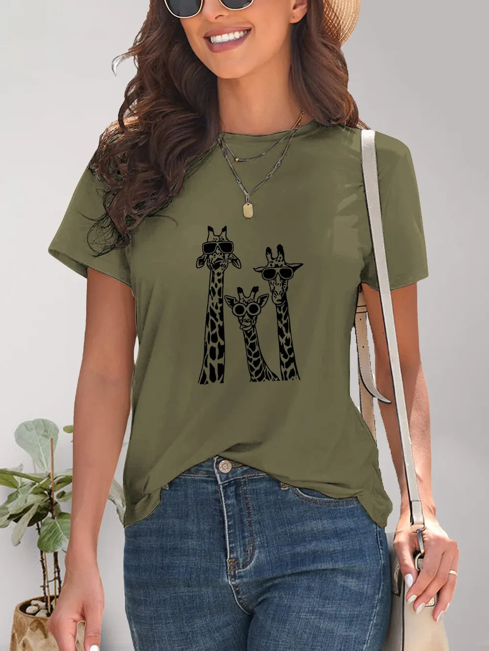 Giraffe Graphic Round Neck T-Shirt – Trendsi | ClozArt