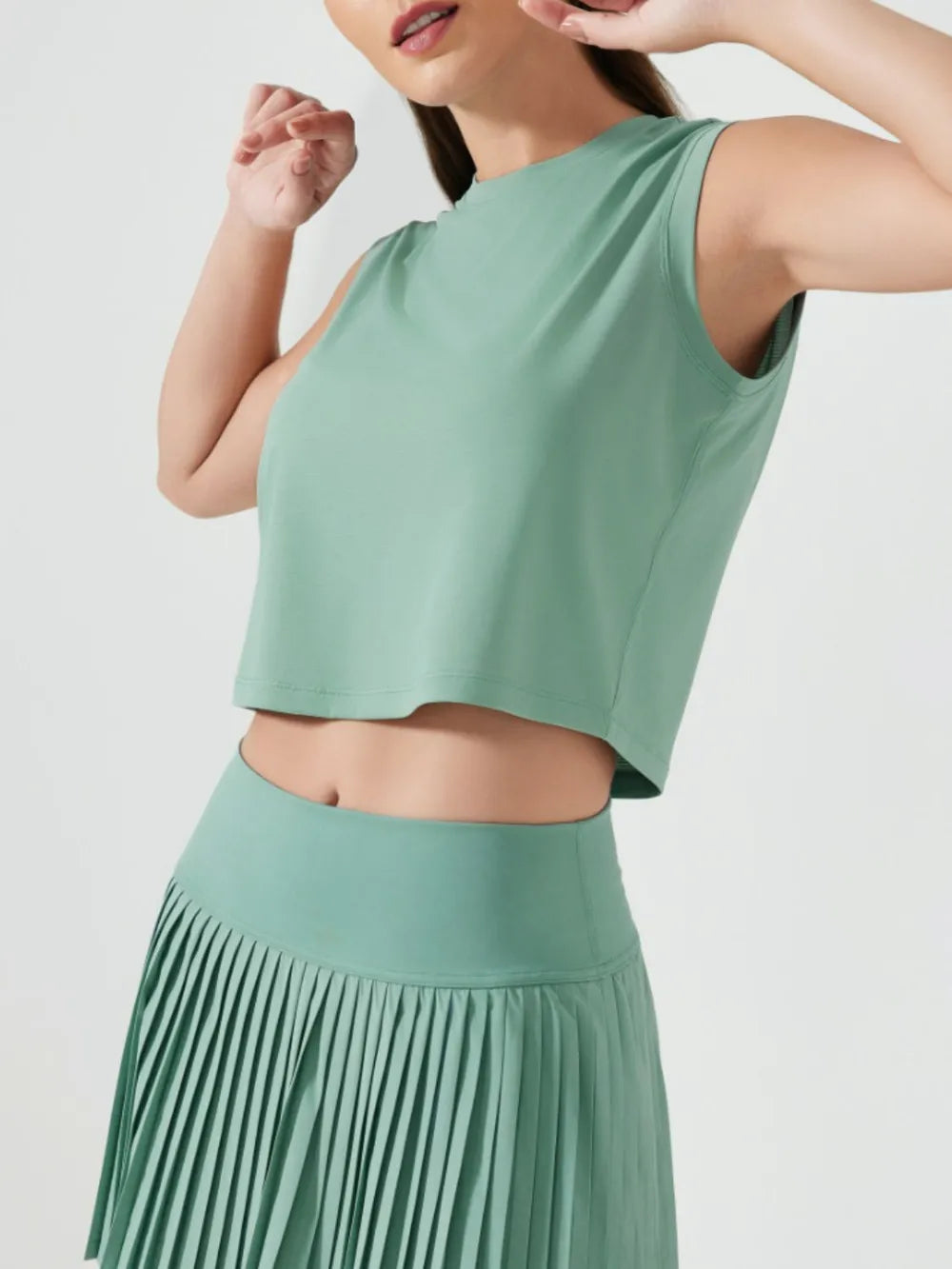 Millennia Round Neck Cropped Active Tank – Trendsi | ClozArt