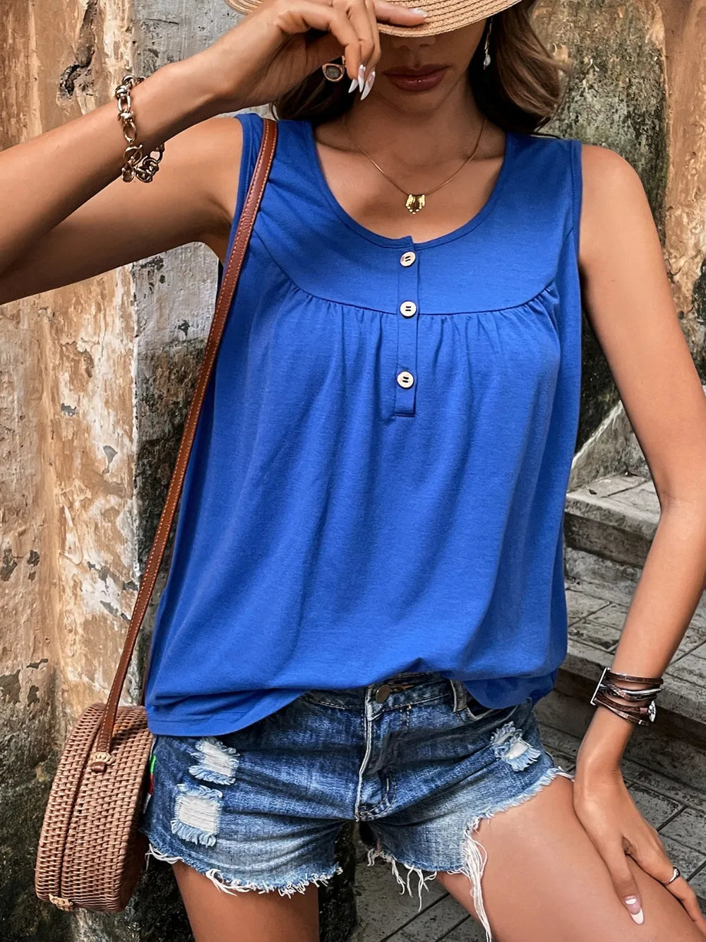 Button Detail Round Neck Tank – Trendsi | ClozArt