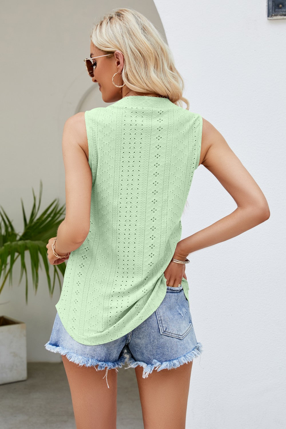 Notched Neck Curved Hem Eyelet Tank – Trendsi | ClozArt