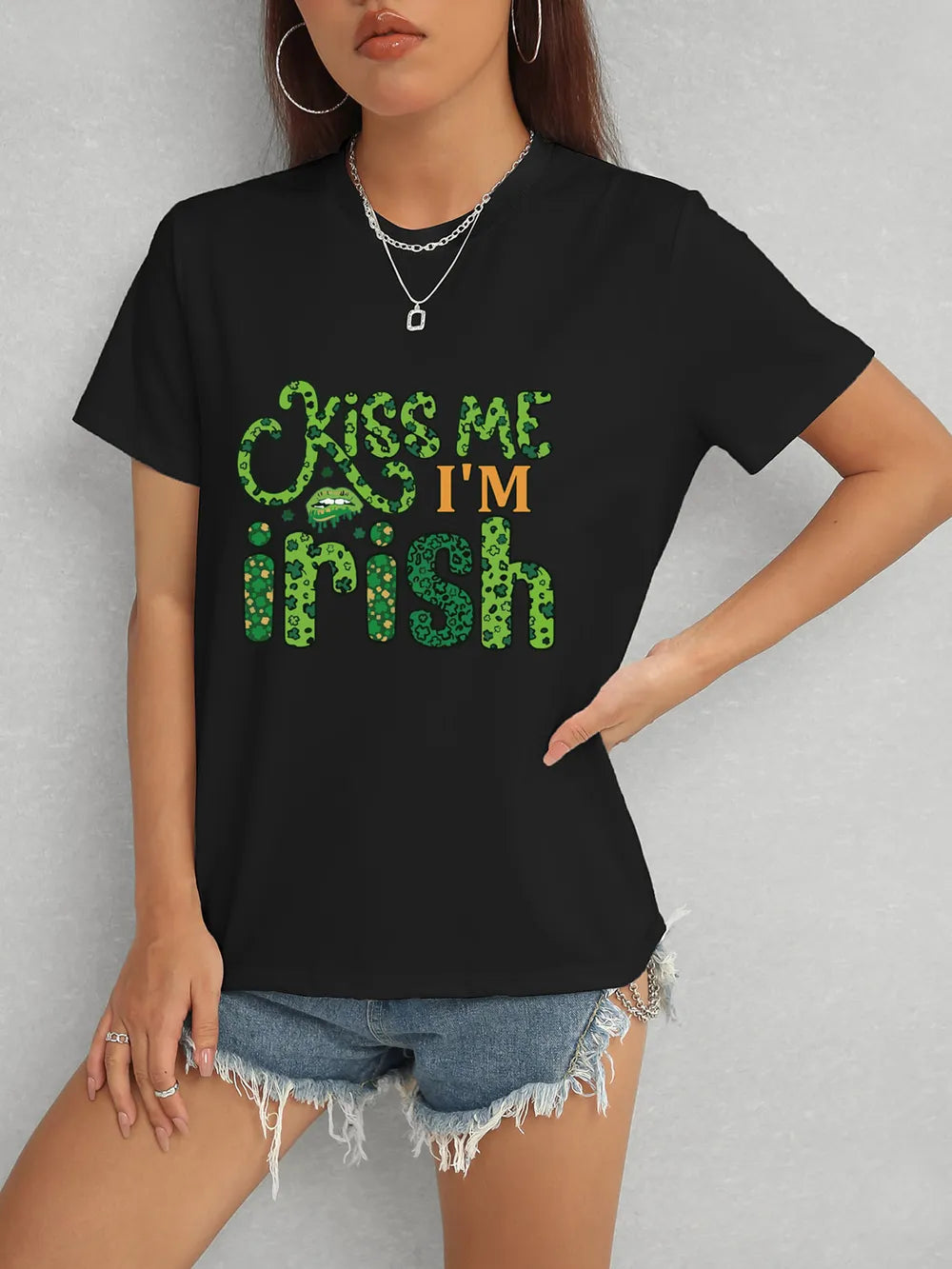 KISS ME I'M IRISH Round Neck T-Shirt – Trendsi | ClozArt