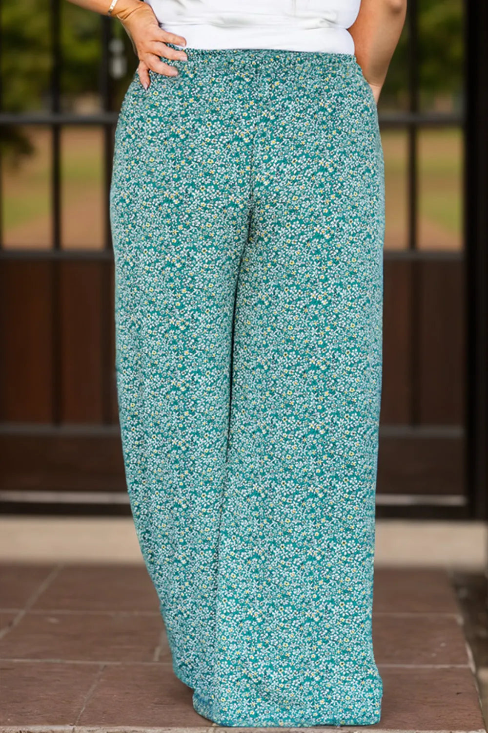 Plus Size Ditsy Floral Wide Lag Pants – Trendsi | ClozArt
