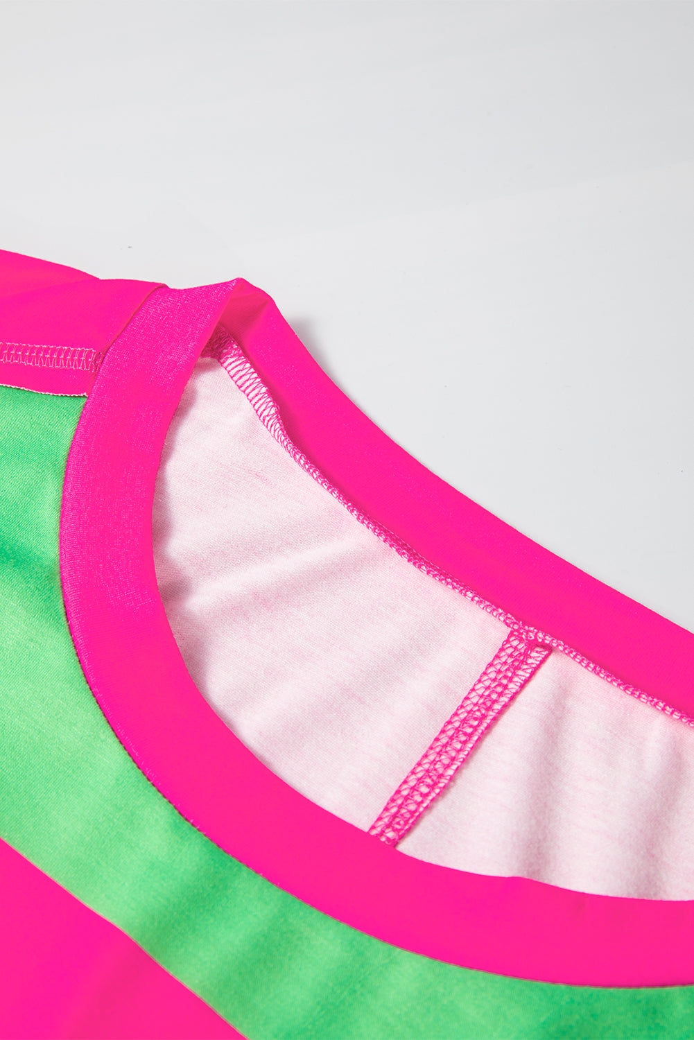 Green & Rosy Colorblock Exposed Seam Tee – Shewin | ClozArt