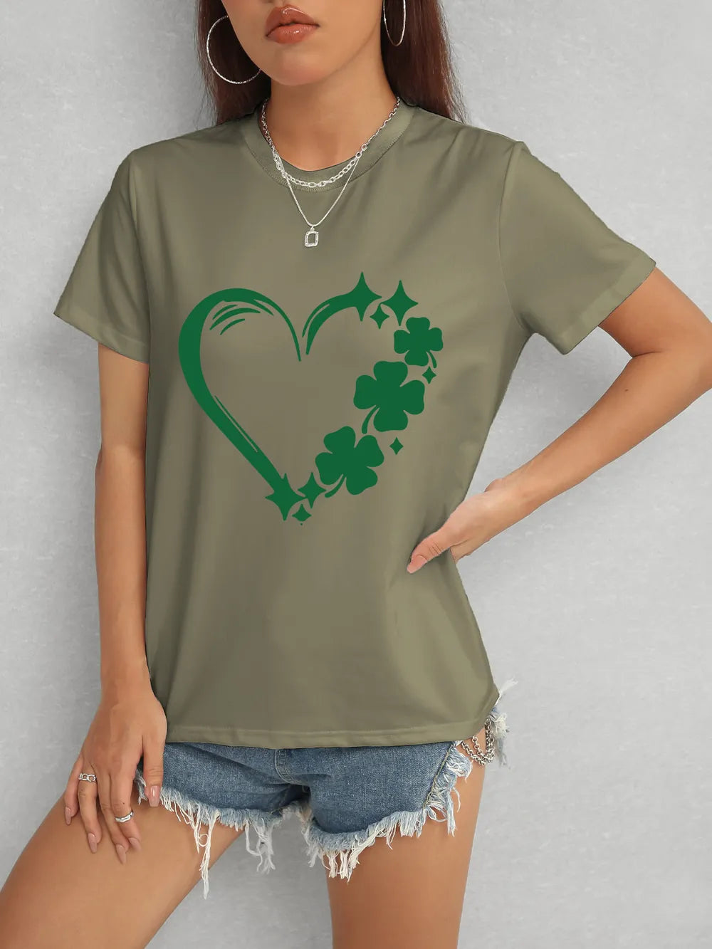 Heart Lucky Clover Round Neck Short Sleeve T-Shirt – Trendsi | ClozArt