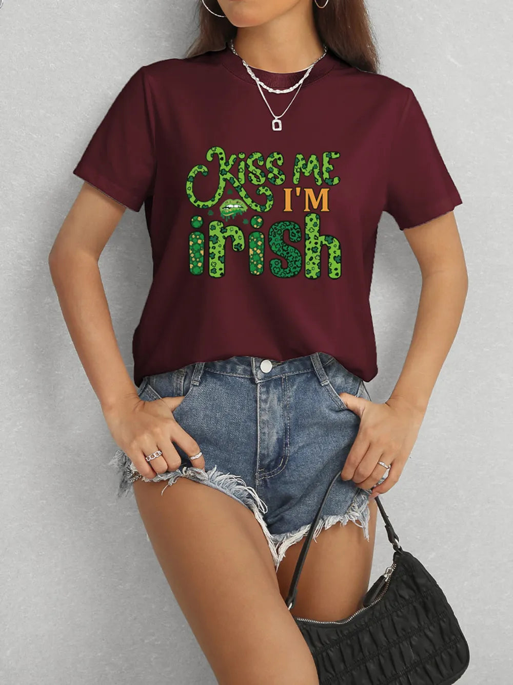 KISS ME I'M IRISH Round Neck T-Shirt – Trendsi | ClozArt