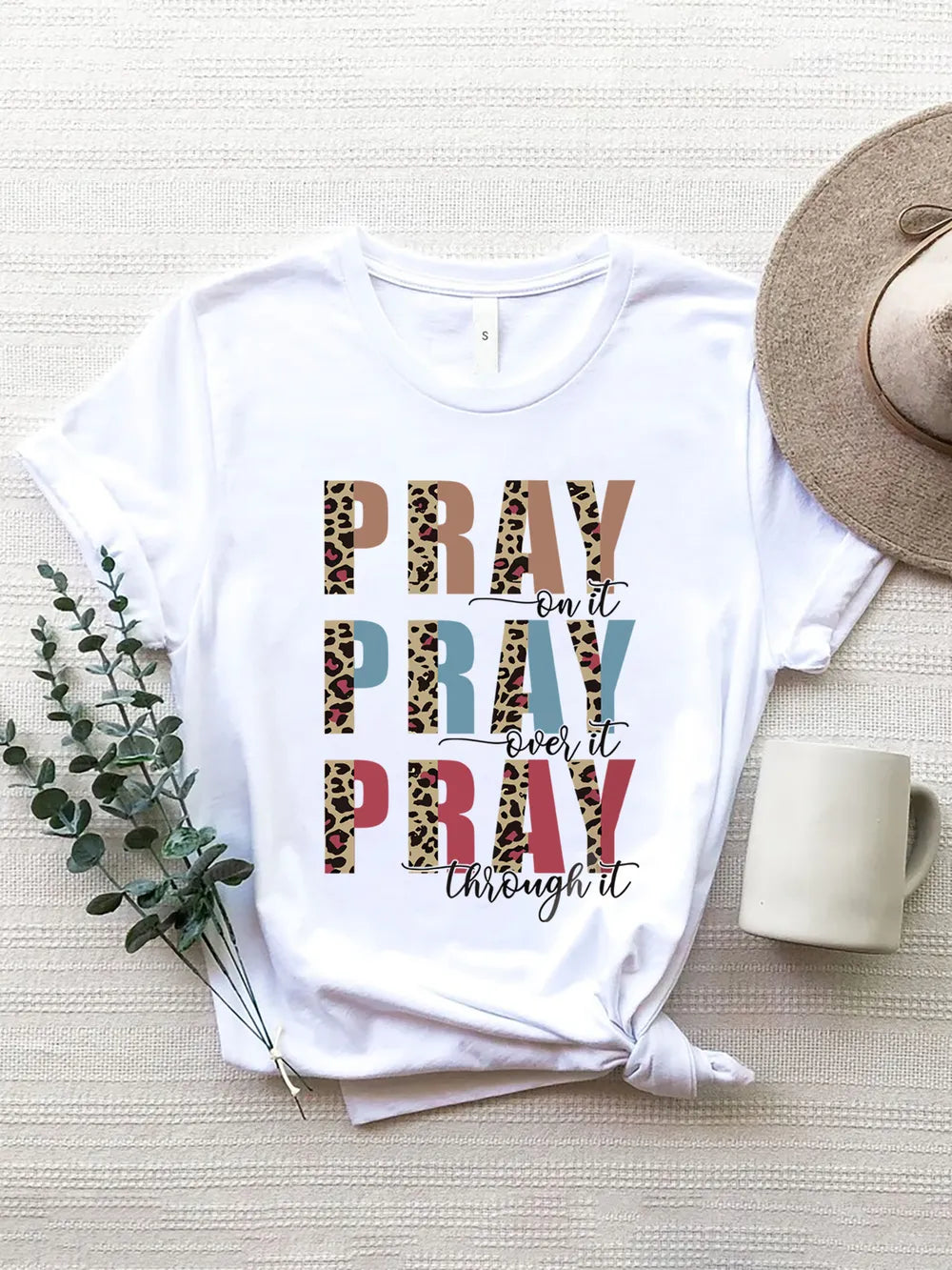 Letter Graphic Round Neck Short Sleeve T-Shirt – Trendsi | ClozArt