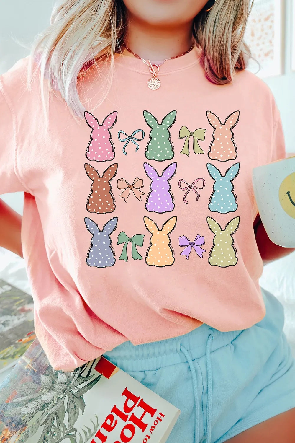 Dotty Bunny Bow Graphic Short Sleeve T-Shirt – Trendsi | ClozArt