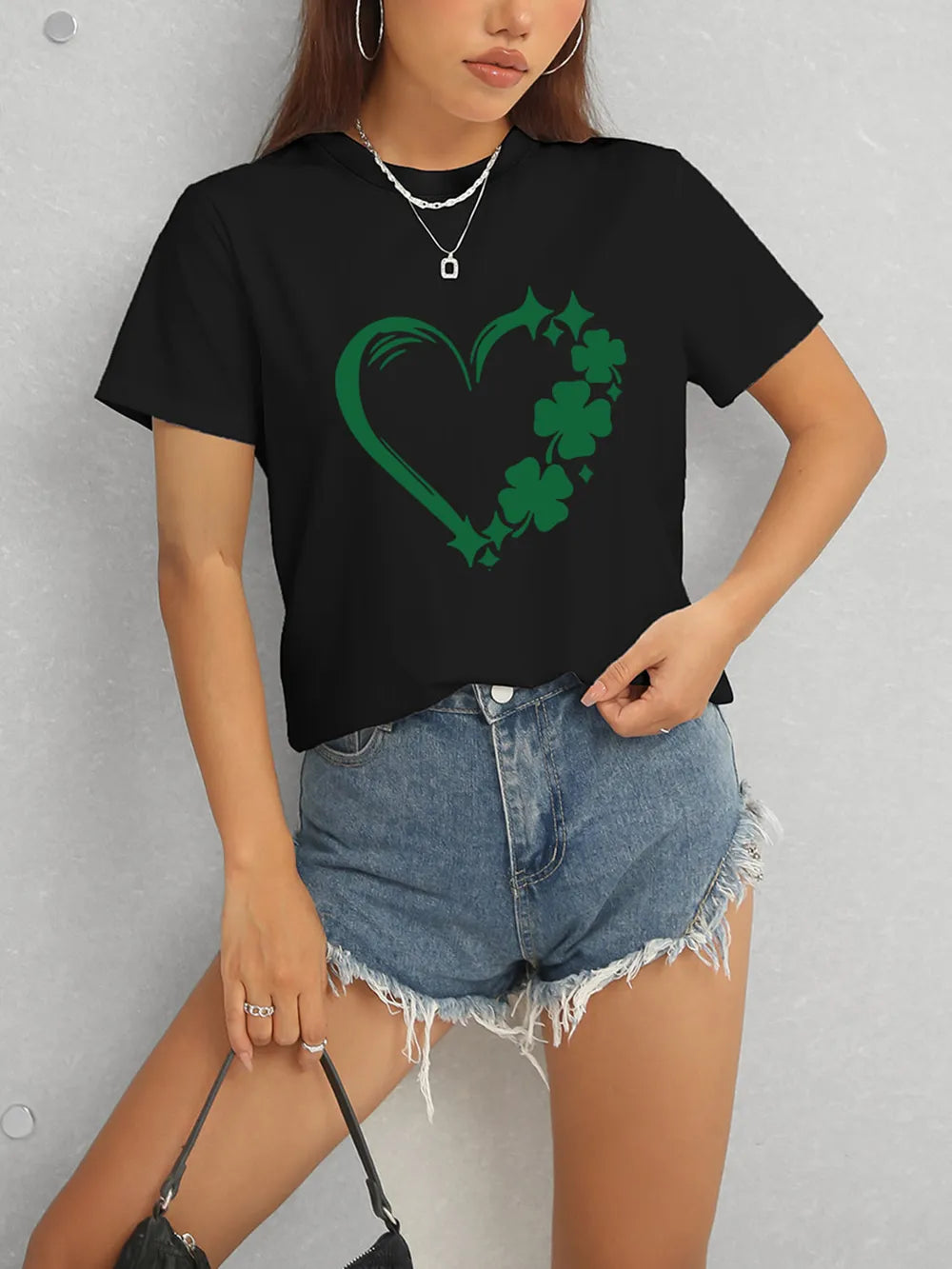 Heart Lucky Clover Round Neck Short Sleeve T-Shirt – Trendsi | ClozArt