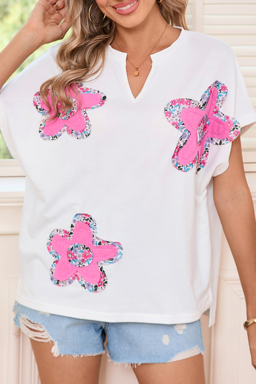 White Cute Floral Patch V-Neck Short Sleeve T-Shirt – Shewin | ClozArt