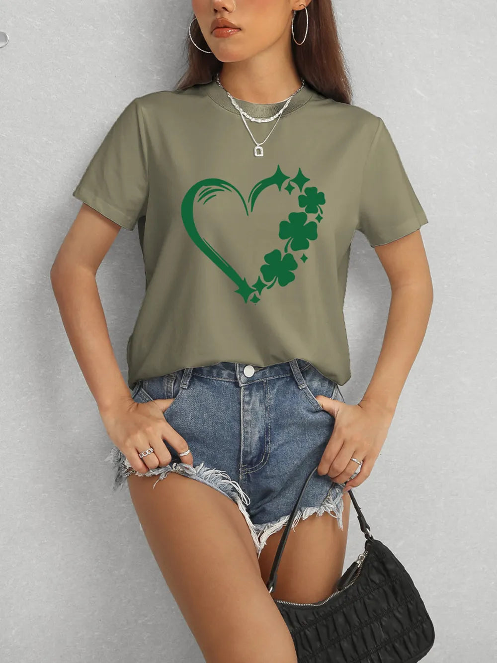 Heart Lucky Clover Round Neck Short Sleeve T-Shirt – Trendsi | ClozArt