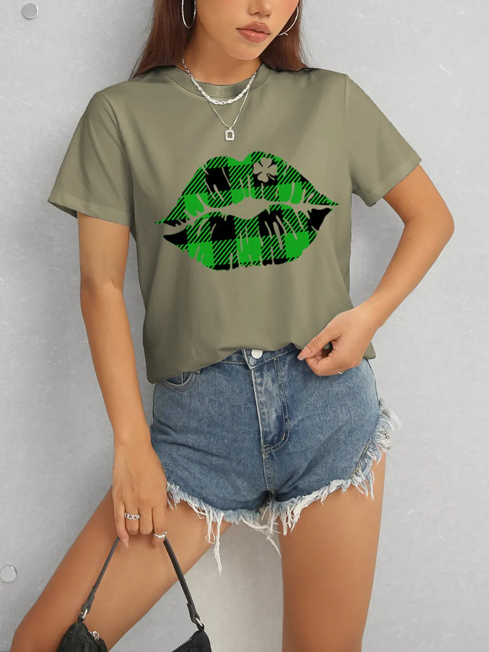 Plaid Lip Graphic Round Neck T-Shirt – Trendsi | ClozArt