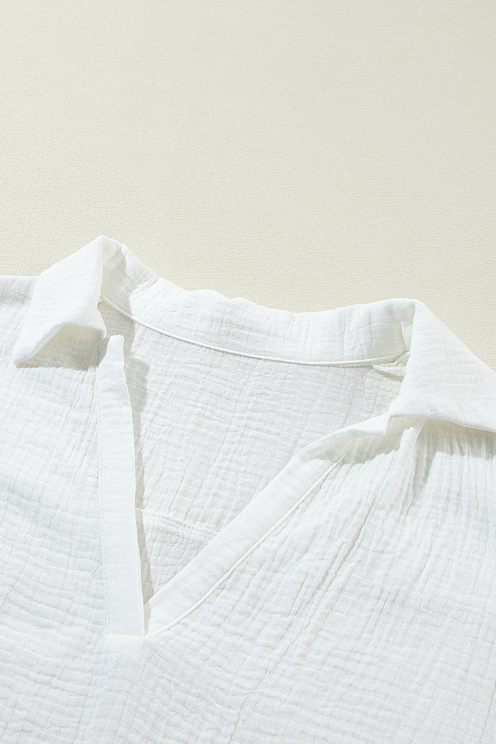 White Crinkled Lace Splicing Sleeve Collared V Neck Blouse – Shewin | ClozArt